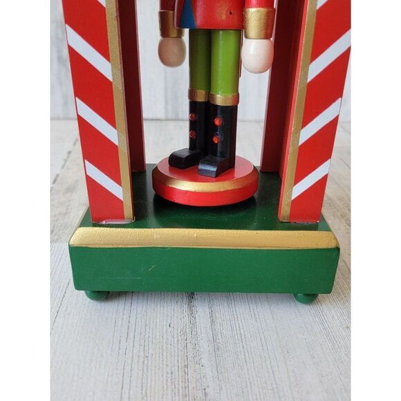 Wooden Nutcracker Prince King wind up musical xmas figure - Picture 8 of 12